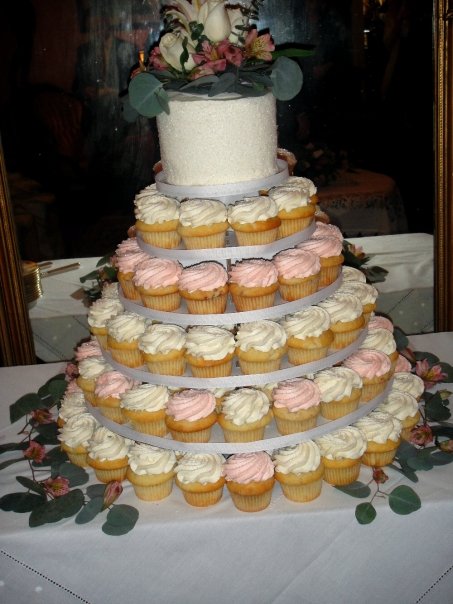  They had a cupcake wedding cake btw 